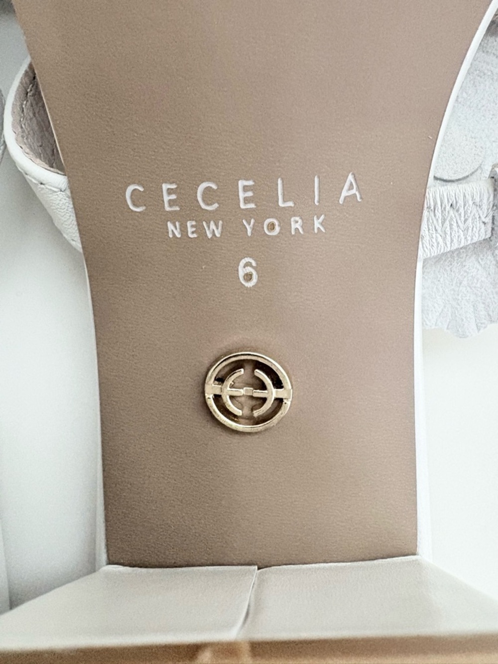 Cecelia New York Leather Hibiscus Chunky Block 2.5” Heel Sz 6 Reshapable Flower. - Picture 4 of 15